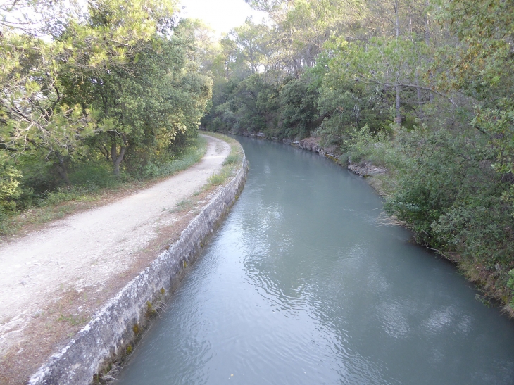 Le canal de Carpentras - Fontaine-de-Vaucluse