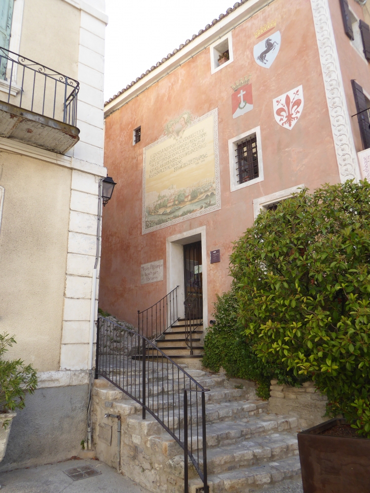 Le musée Pétrarque - Fontaine-de-Vaucluse