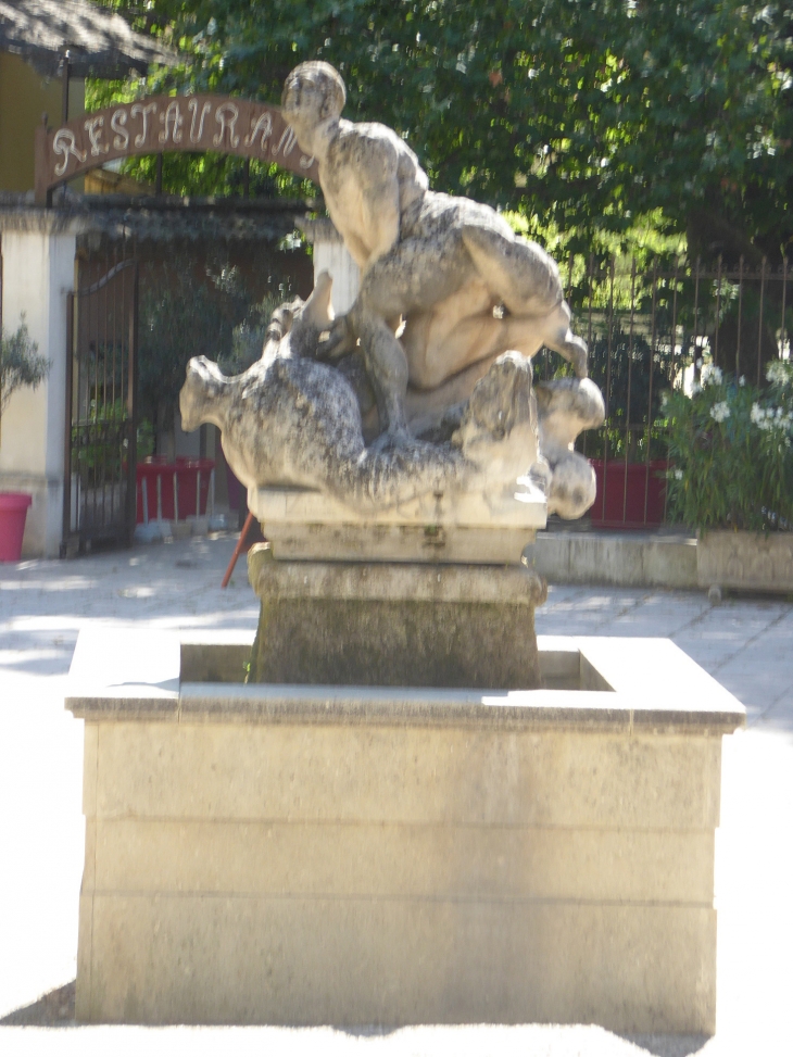 Saint Véran terrassant le Coulobre (dragon) - Fontaine-de-Vaucluse