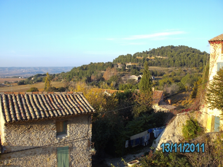 Chapelle St Côme vue du Château. - Gigondas