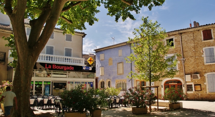 Le Village - Grillon