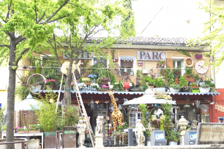 L’Isle-sur-la-Sorgue, 3ème place Européenne de la brocante et des antiquités - L'Isle-sur-la-Sorgue