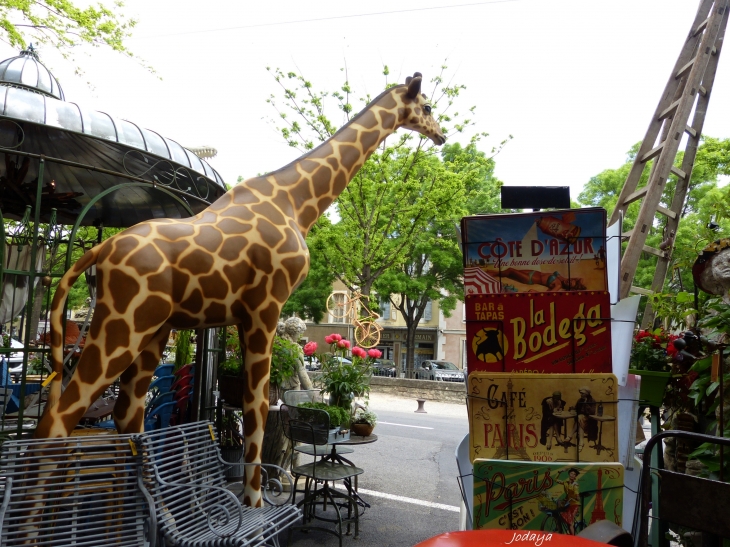 L’Isle-sur-la-Sorgue, 3ème place Européenne de la brocante et des antiquités - L'Isle-sur-la-Sorgue