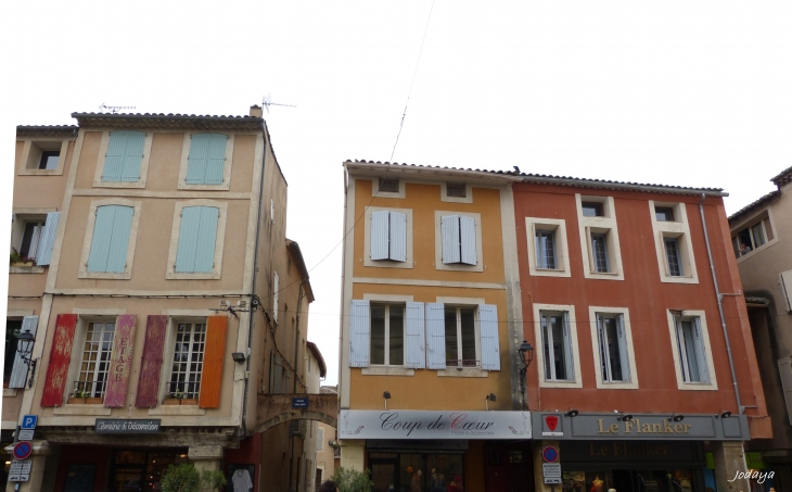 L'isle sur la Sorgue. Place de la Liberté - L'Isle-sur-la-Sorgue