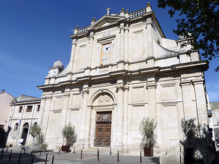 La collégiale Notre Dame des Anges - L'Isle-sur-la-Sorgue