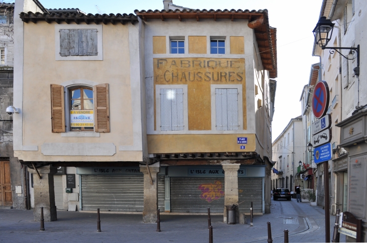 Une ancienne Fabrique de Chaussures - L'Isle-sur-la-Sorgue