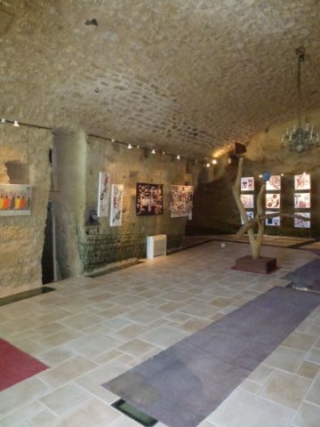 Exposition dans les grottes des Jardins de Magali - Lauris