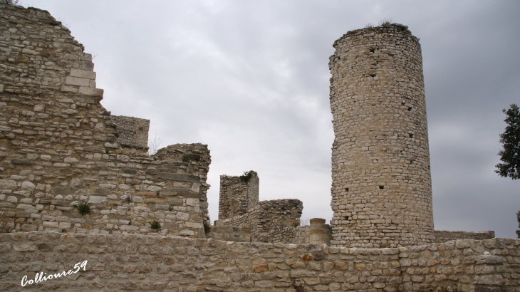 Monastére fortifié de Thouzon commune de Le Thor