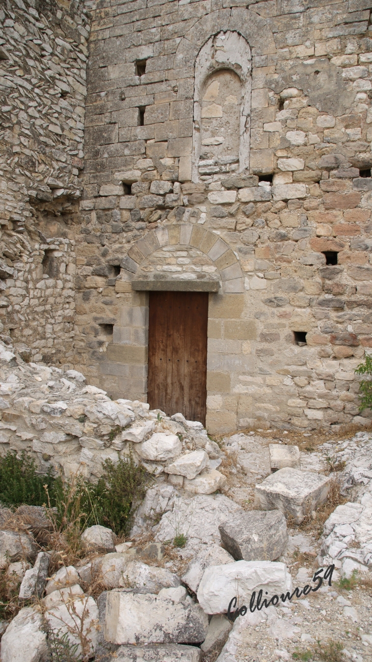 Monastére fortifié de Thouzon commune de Le Thor