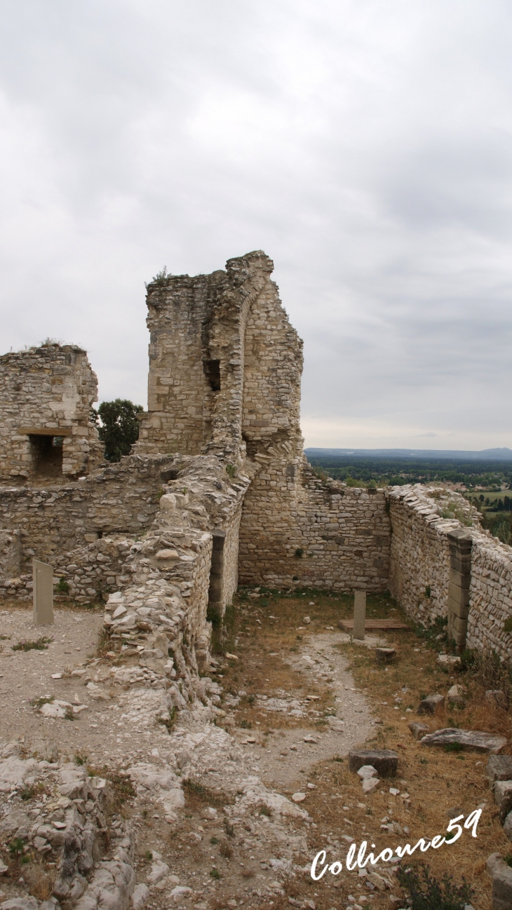 Monastére fortifié de Thouzon commune de Le Thor