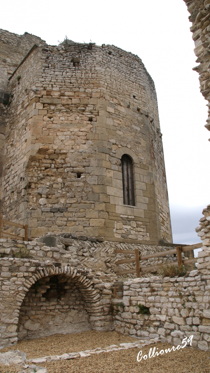 Monastére fortifié de Thouzon commune de Le Thor