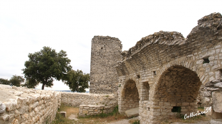 Monastére fortifié de Thouzon commune de Le Thor