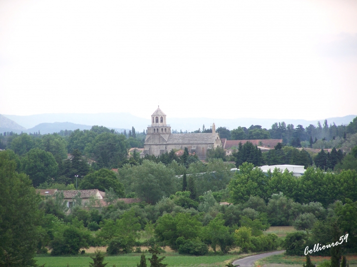 Monastére fortifié de Thouzon commune de Le Thor