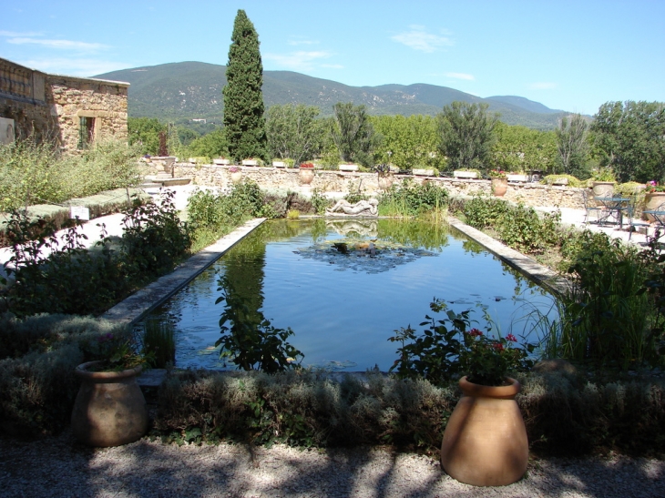 Le Bassin du Château - Lourmarin