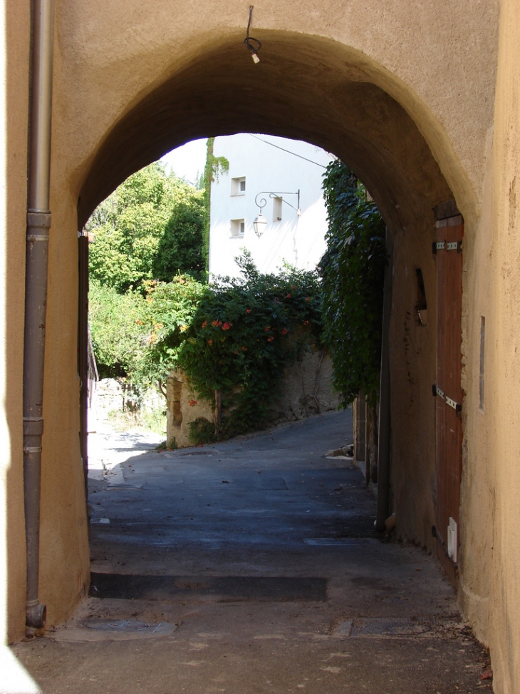 Dans les rues du Village - Lourmarin