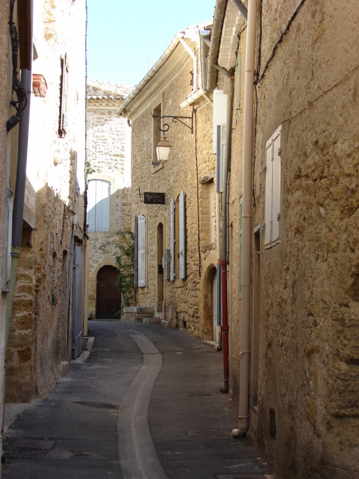 Dans les rues du Village - Lourmarin