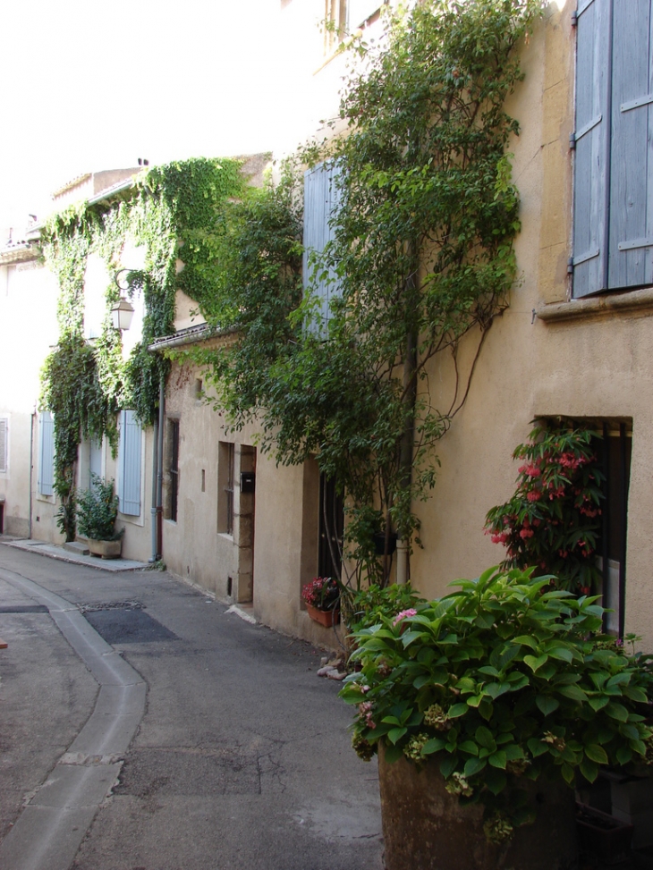 Dans les rues du Village - Lourmarin