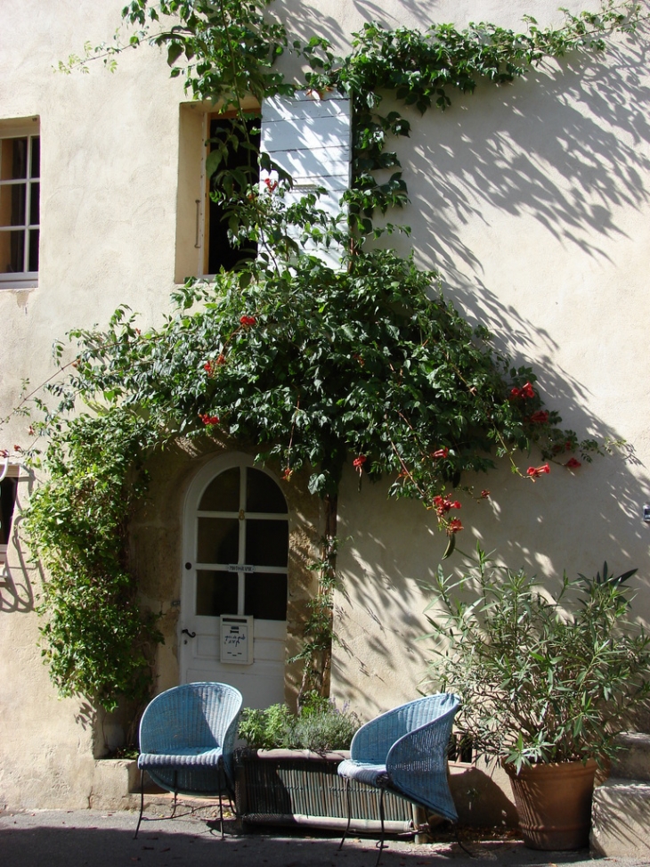 Dans les rues du Village - Lourmarin