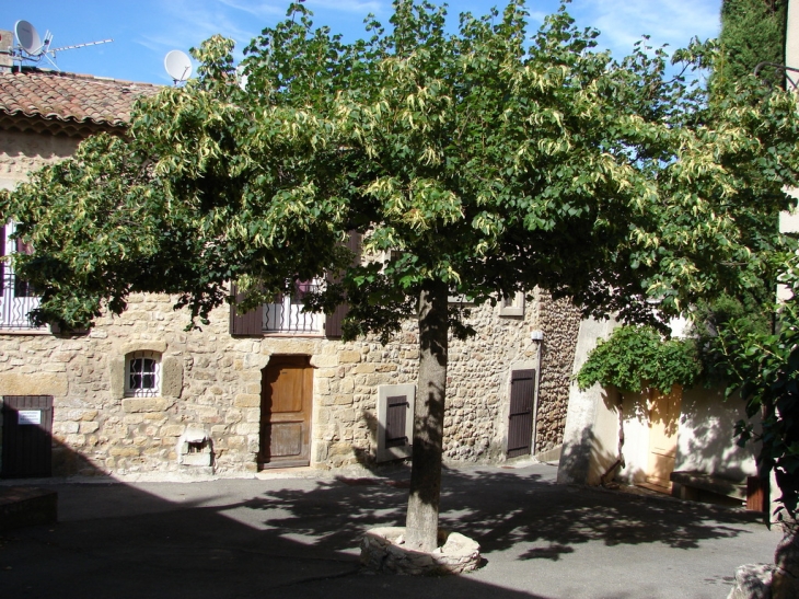 Dans les rues du Village - Lourmarin