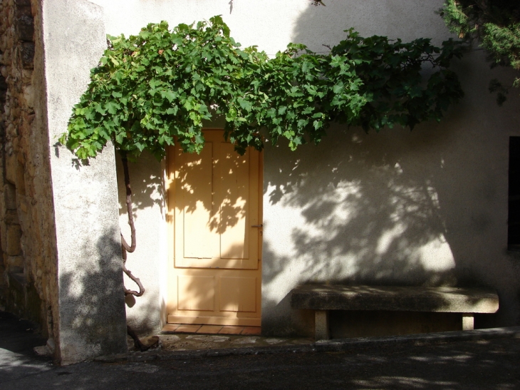 Dans les rues du Village - Lourmarin