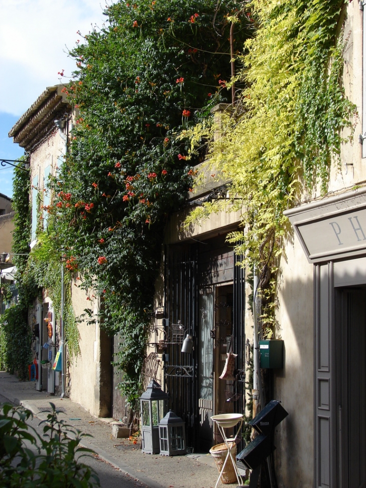 Dans les rues du Village - Lourmarin