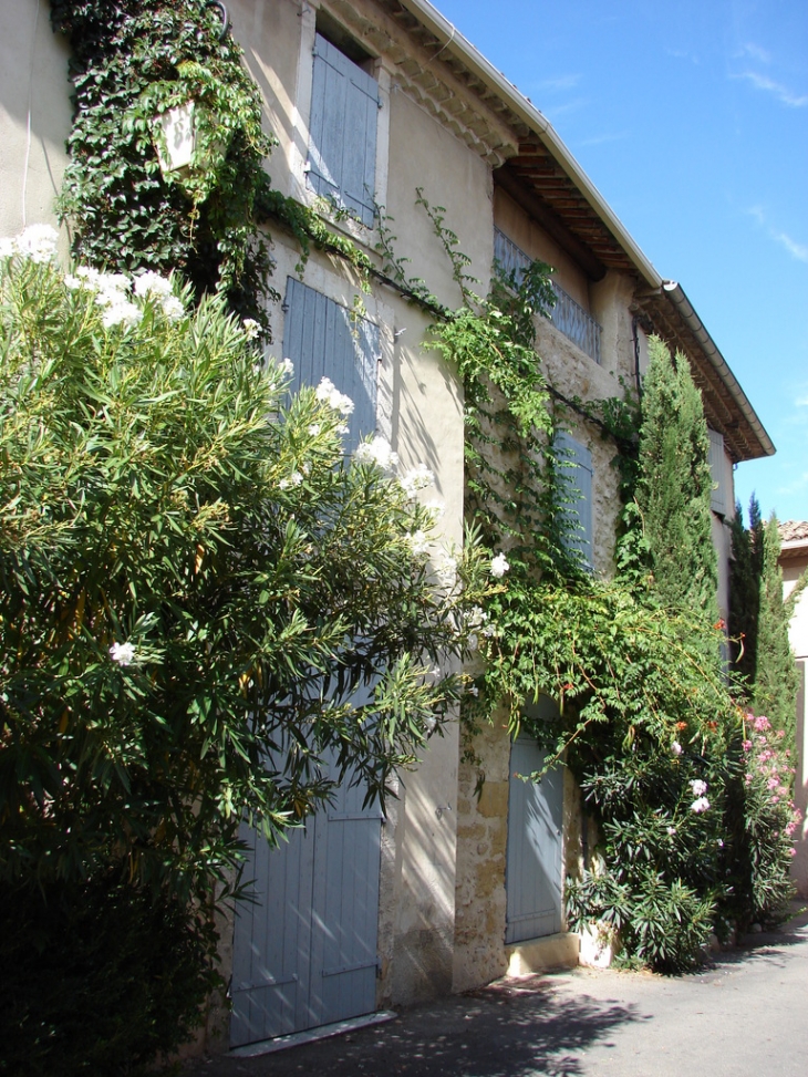 Dans les rues du Village - Lourmarin