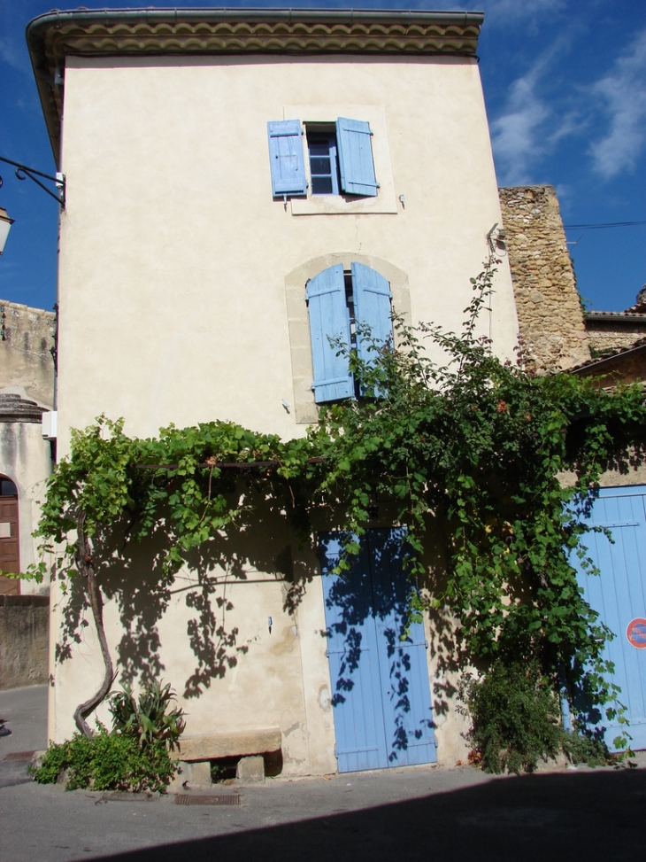 Dans les rues du Village - Lourmarin