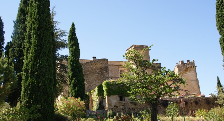  :Château de Lourmarin 15 Em Siècle