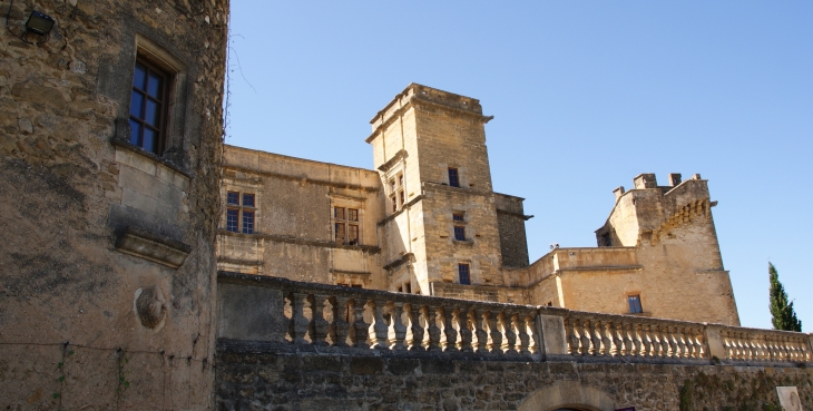  :Château de Lourmarin 15 Em Siècle