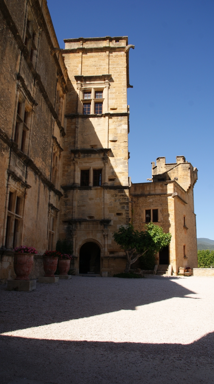  :Château de Lourmarin 15 Em Siècle