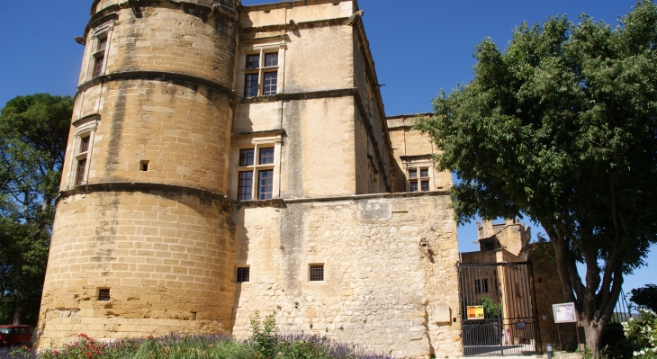  :Château de Lourmarin 15 Em Siècle