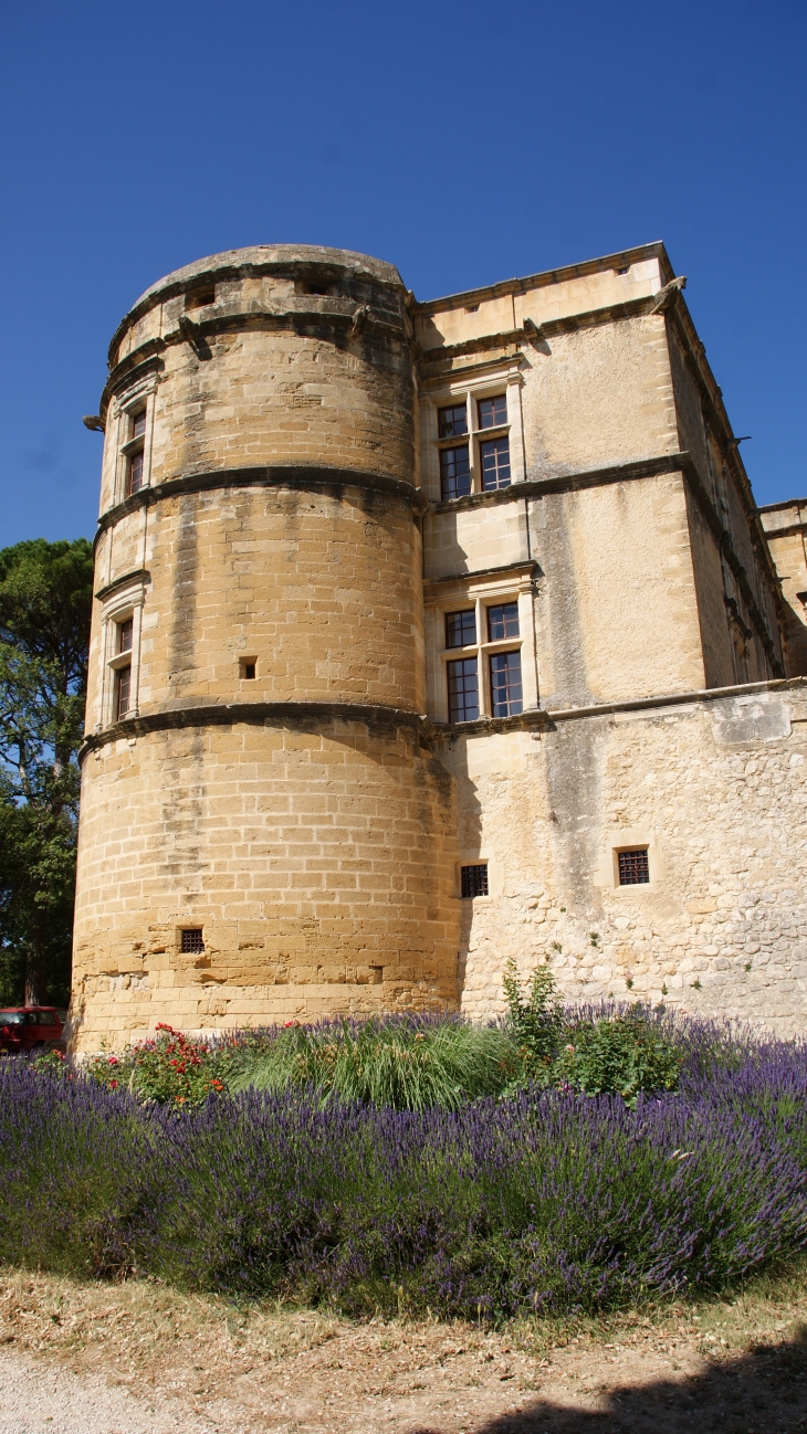  :Château de Lourmarin 15 Em Siècle