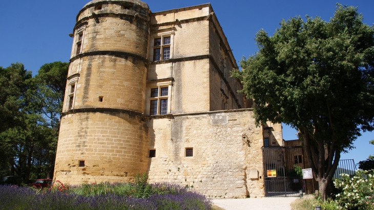  :Château de Lourmarin 15 Em Siècle