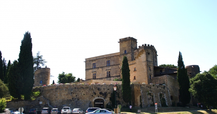  :Château de Lourmarin 15 Em Siècle