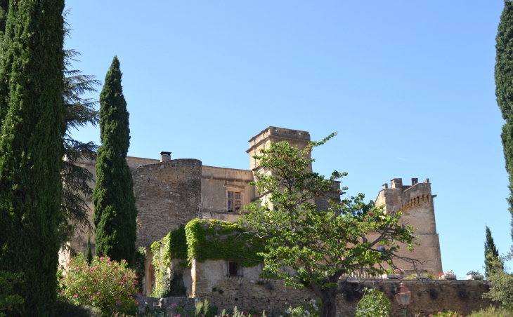  :Château de Lourmarin 15 Em Siècle