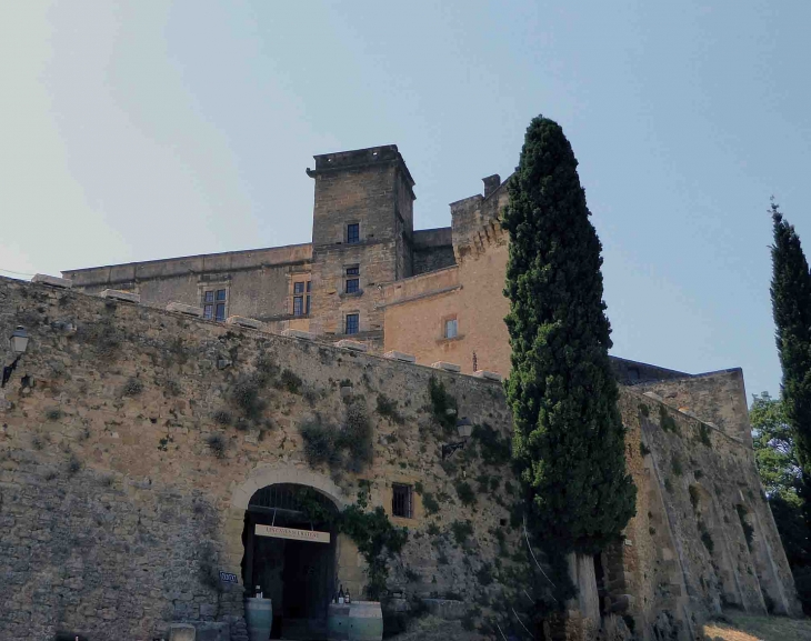 Au pied du château - Lourmarin