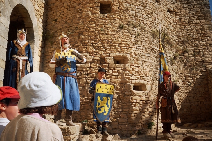 Mornas accueil au château