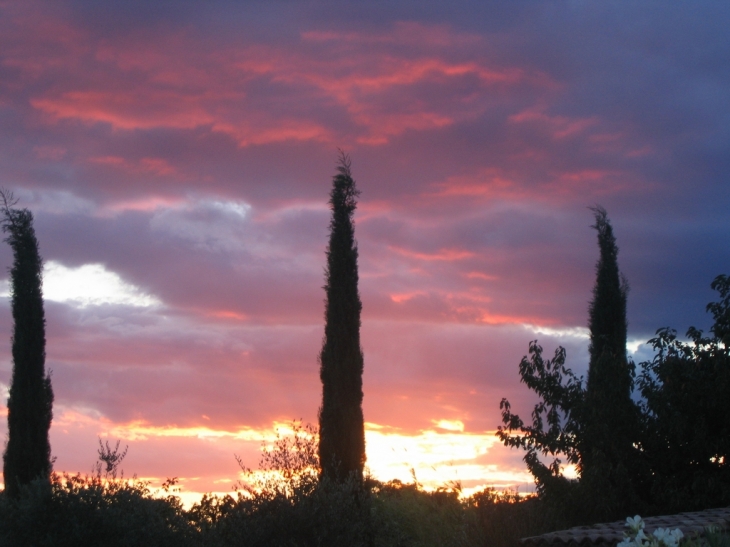 Mornas plaine, soir de tempête