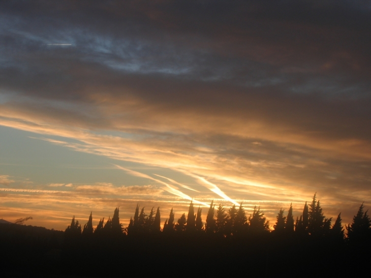 Mornas plaine, lever de soleil automnal