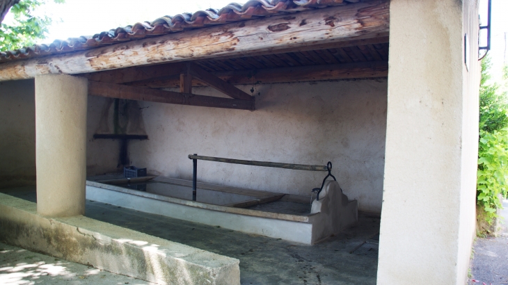 Lavoir - Peypin-d'Aigues