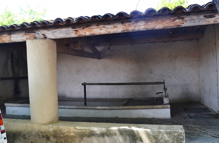 Lavoir - Peypin-d'Aigues