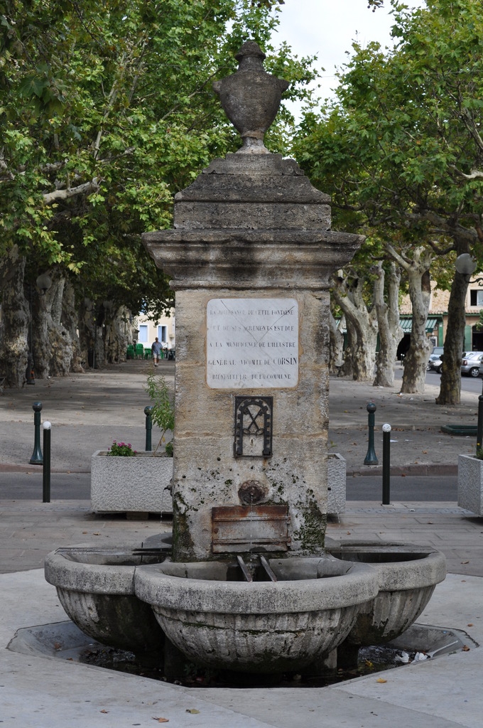 Fontaine Cours du Gal Corsin - Piolenc