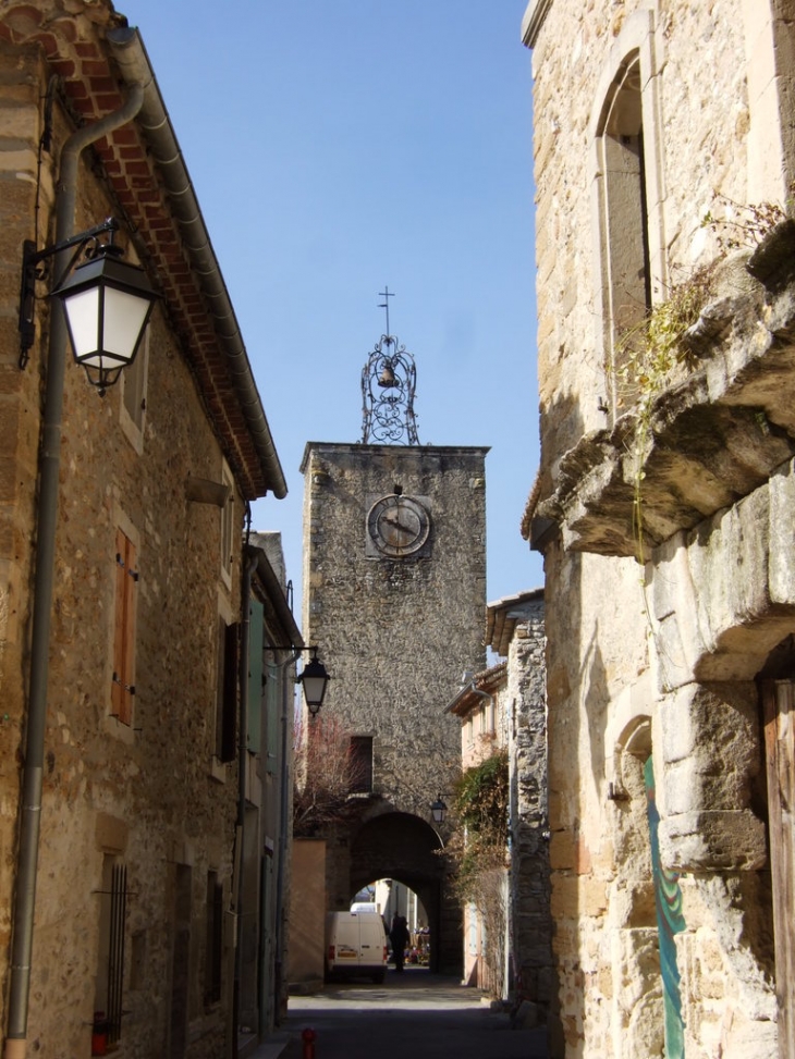 La rue de l'église - Richerenches