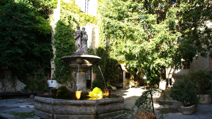  - Saignon