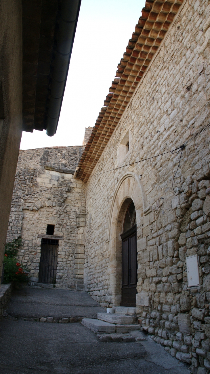  Chapelle des Pénitents Blancs - Saint-Martin-de-Castillon