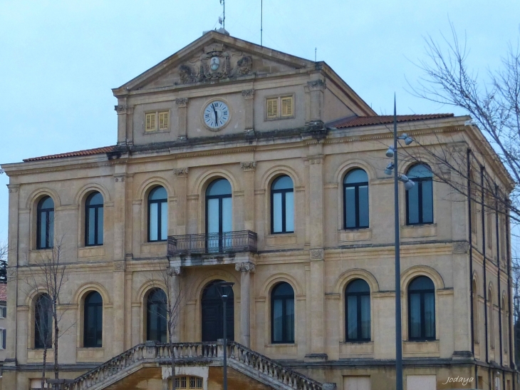 Sorgues. L'hôtel de ville.