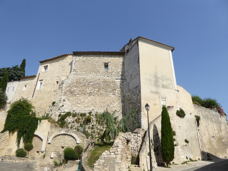 Les maisons dans les remparts - Velleron