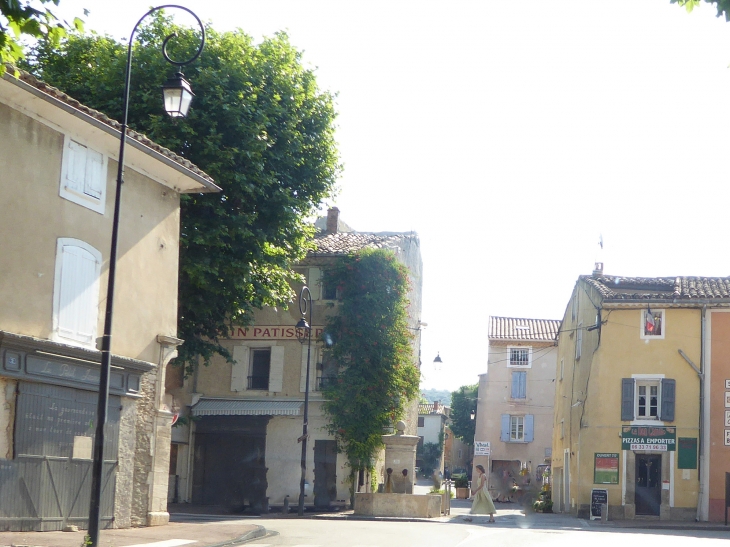 Dans le village - Villes-sur-Auzon