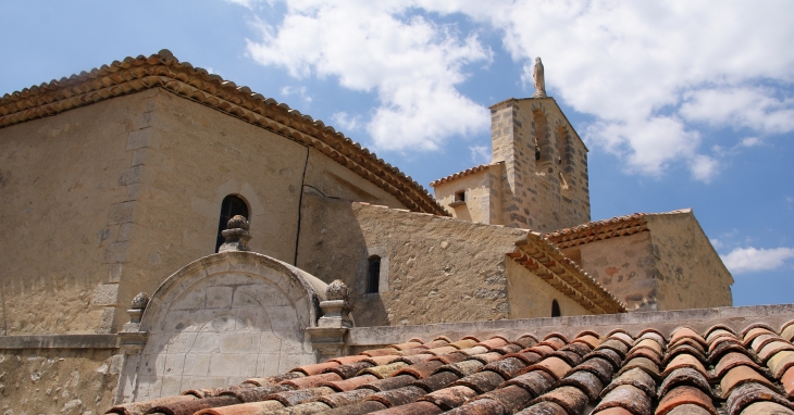 :  église Saint-Etienne 13 Em Siècle - Vitrolles-en-Lubéron