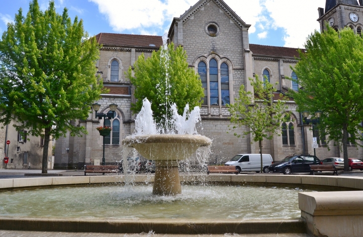 Fontaine et L'église - Ambérieu-en-Bugey